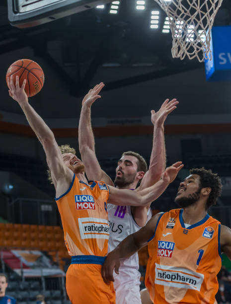 对深圳队时 对深圳队时